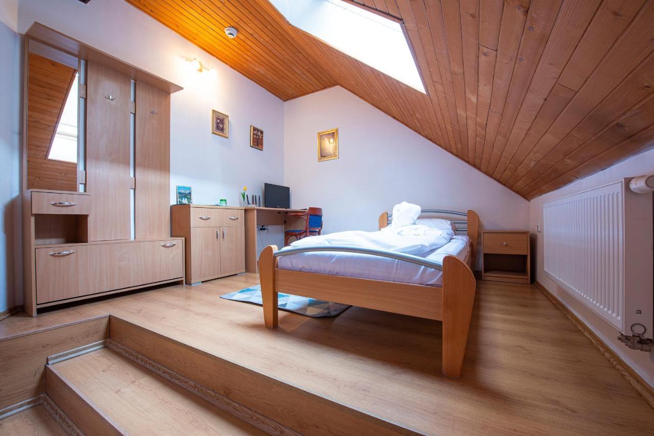 ホテル Penzion Familia ポプラト エクステリア 写真